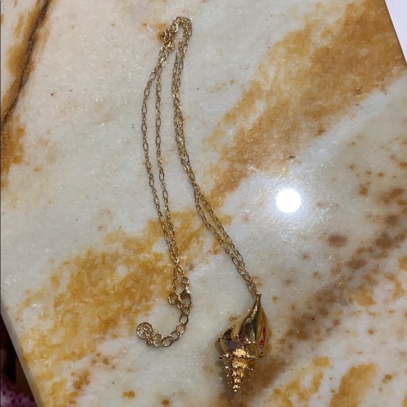 Lilly Pulitzer long shell necklace